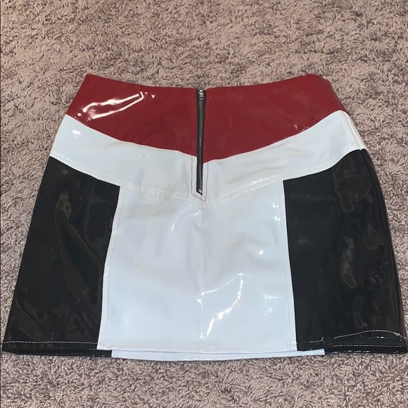 Fashion Nova Skirt Pleather Red Black White Mini - Picture 2 of 2